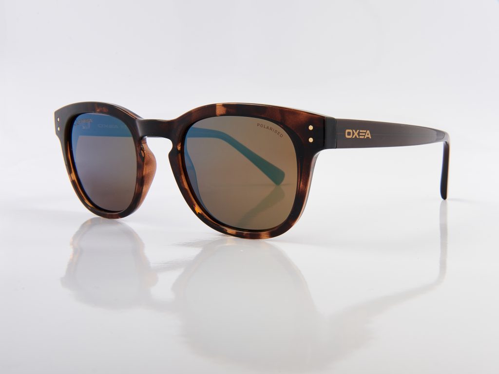 photo shot white background sunglasses